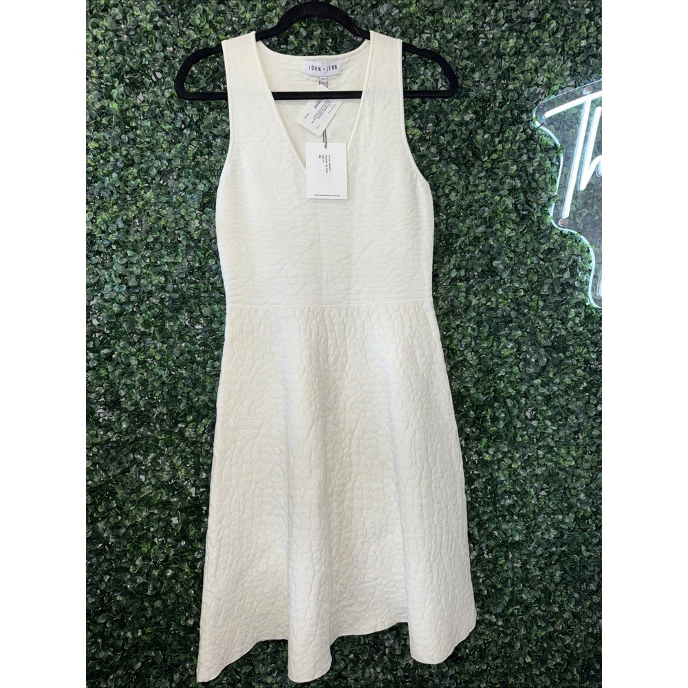 John + Jenn Soft Over stitch white fit n flare v neck dress M Marilyn Monroe